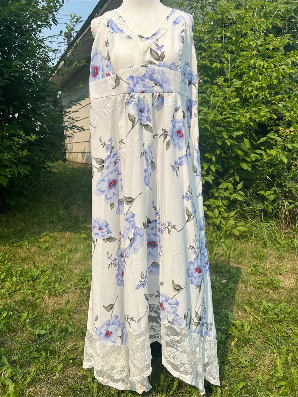 Rose Gal White Floral Maxi Dress with Blue Blossoms
Size US 16